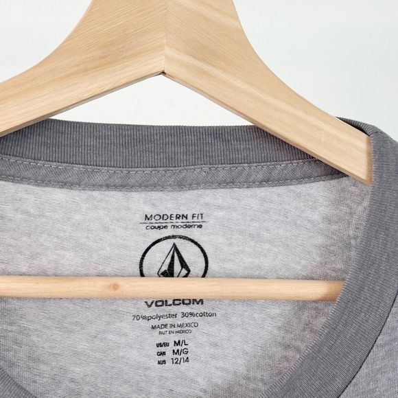NWT Volcom Stone Tech Short Sleeve Oversized Tee in Heather Grey - Picture 7 of 9